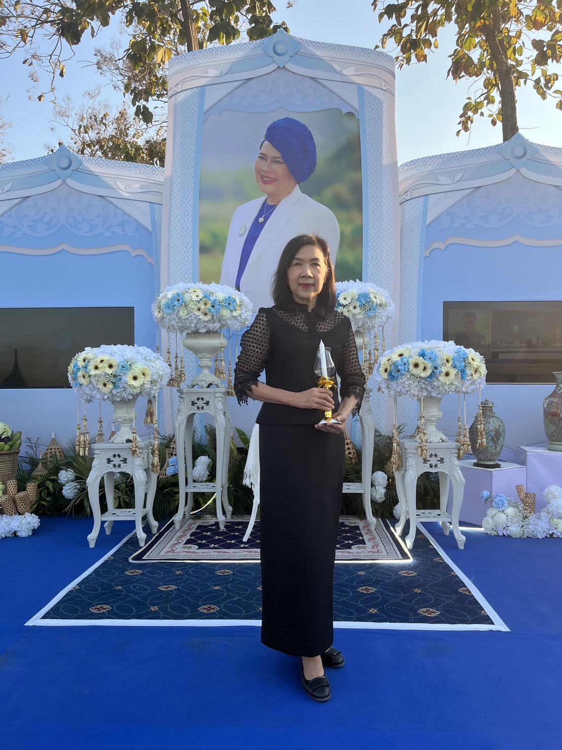 เข้าร่วมพิธีบำเพ็ญกุศลอุทิศถวายพระราชกุศลแด่สมเด็จพระนางเจ้าสิริกิติ์ พระบรมราชินีนาถ พระบรมราชชนนีพันปีหลวง ในวาระครบ 100 ว