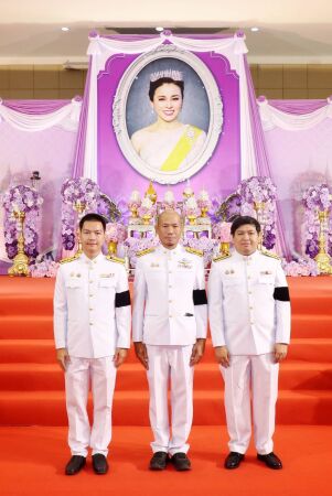 พิธีเจริญพระพุทธมนต์และพิธีทำบุญตักบาตรพระสงฆ์ จำนวน 49 รูป เพื่อถวายเป็นพระราชกุศล เนื่องในโอกาสพระราชพิธีมหามงคลเฉลิมพระชนมพรรษา 4 รอบ สมเด็จพระนางเจ้าฯ พระบรมราชินี