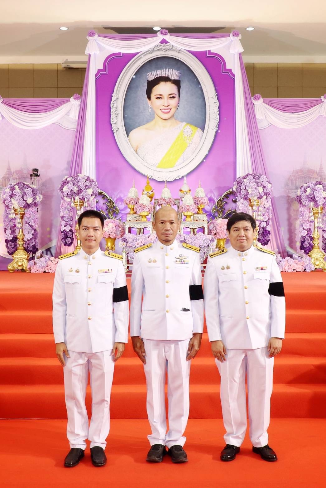 พิธีเจริญพระพุทธมนต์และพิธีทำบุญตักบาตรพระสงฆ์ จำนวน 49 รูป เพื่อถวายเป็นพระราชกุศล เนื่องในโอกาสพระราชพิธีมหามงคลเฉลิมพระชนม