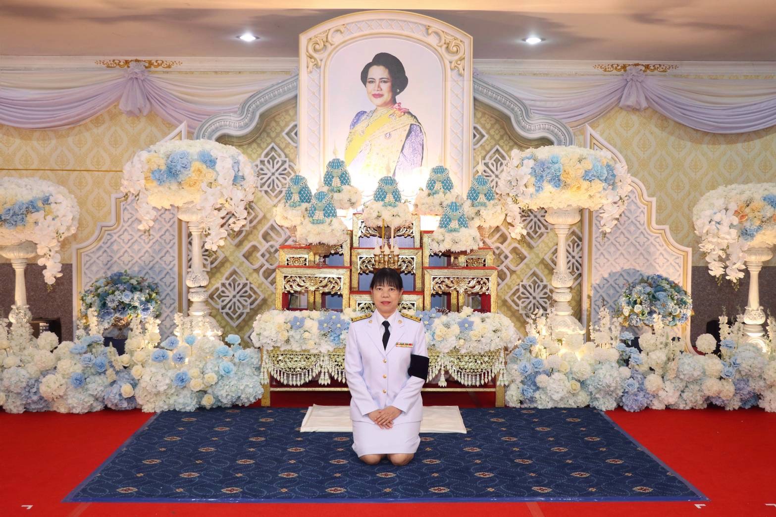 พิธีถวายดอกไม้จันทน์ภาคประชาชนตัวแทน งานพระราชพิธีถวายพระเพลิงพระบรมศพพระบรมราชินีนาถ พระบรมราชชนนีพันปีหลวง และพิธีทำบุญตักบ